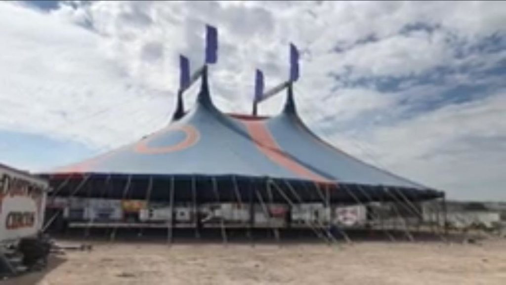 Muere empleado de un circo, cayó de altura de 15 metros, en Santa Rosa Jáuregui, desmontaba estructura