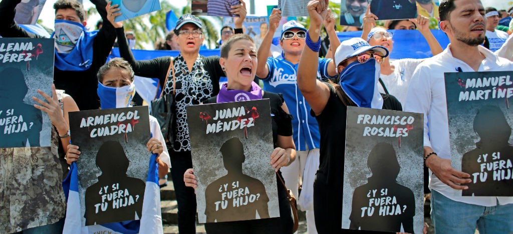 Oficialistas irrumpen en la Catedral de Managua agrediendo a madres de presos políticos y sacerdote | Video