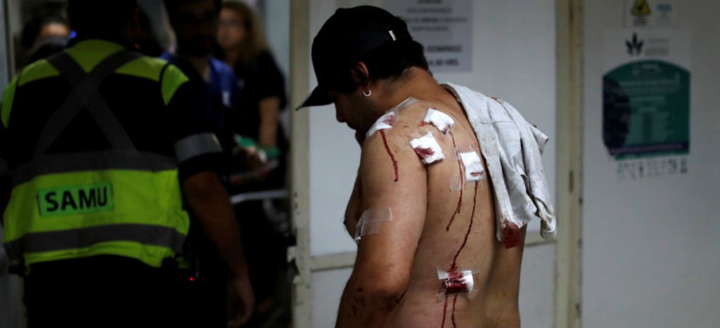 Presidente de Chile llama a un acuerdo por la paz tras jornada de protestas, incendios y saqueos