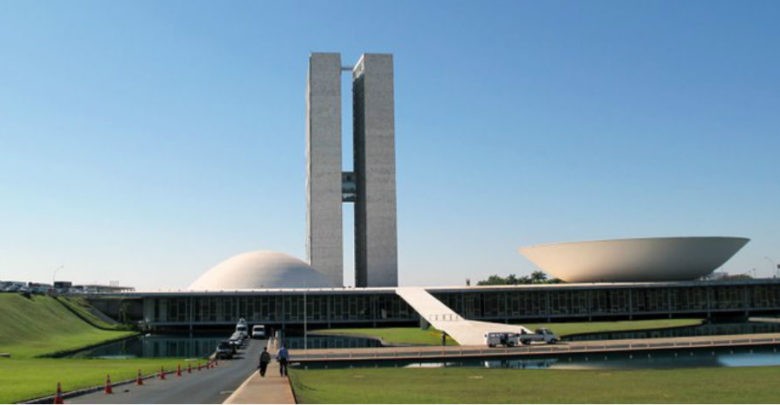 Promulgan reforma a pensiones en Brasil