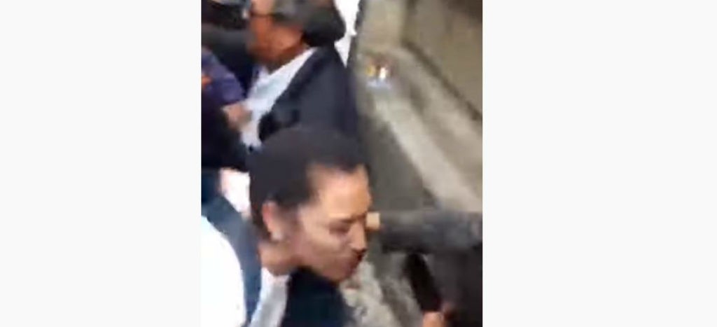 Reaparece presidenta del Senado en Bolivia; policías la agreden y le impiden entrar a la Asamblea | Videos