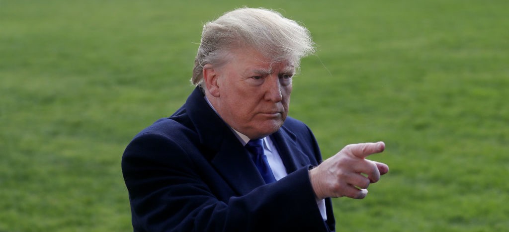 Trump niega acuerdo con China para eliminar aranceles… y Wall Street cae