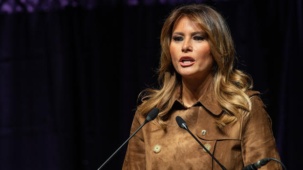 Melania Trump es abucheada durante discurso frente a 2,000 estudiantes
