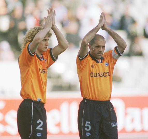 Karmona, que también jugó en el Eibar y Coloccini, ambos con la camiseta naranja del Alavés