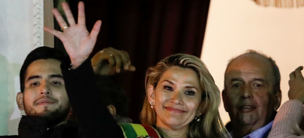 “Me dan pena los mexicanos”, dice la autoproclamada presidenta de Bolivia, por asilo a Evo; llama a AMLO “socialista”