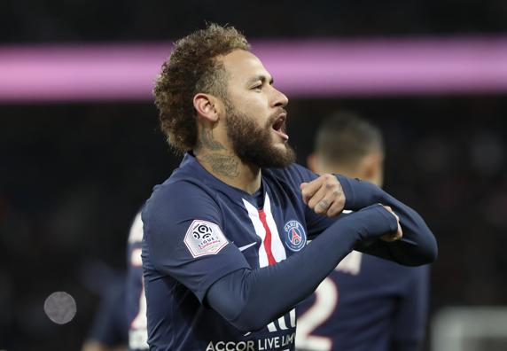 Neymar, más protagonista fuera del campo que en el terreno de juego