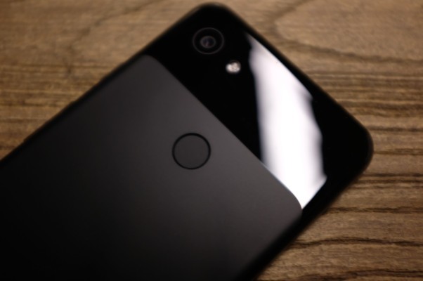 Los renderizados de Google Pixel 4a incluyen un conector para auriculares y una pantalla perforadora