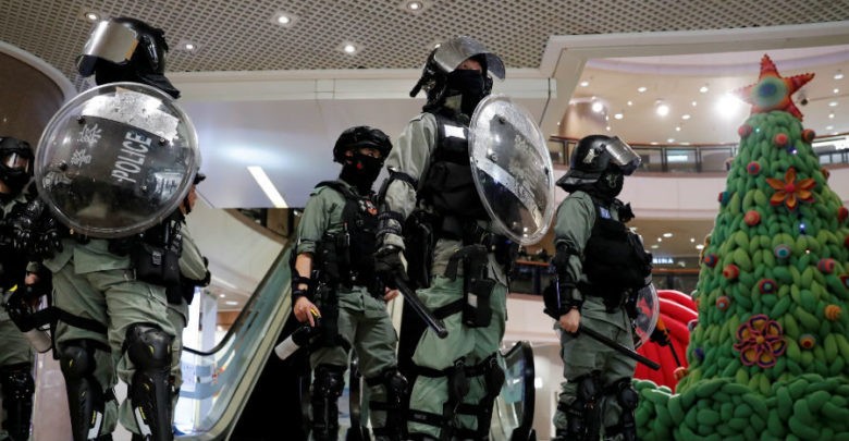 Al menos 15 manifestantes detenidos por la policía de Hong Kong