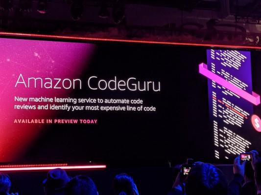 CodeGuru de AWS utiliza el aprendizaje automático para automatizar las revisiones de código