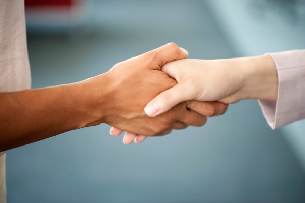 Cómo las startups cierran sus primeras grandes ventas