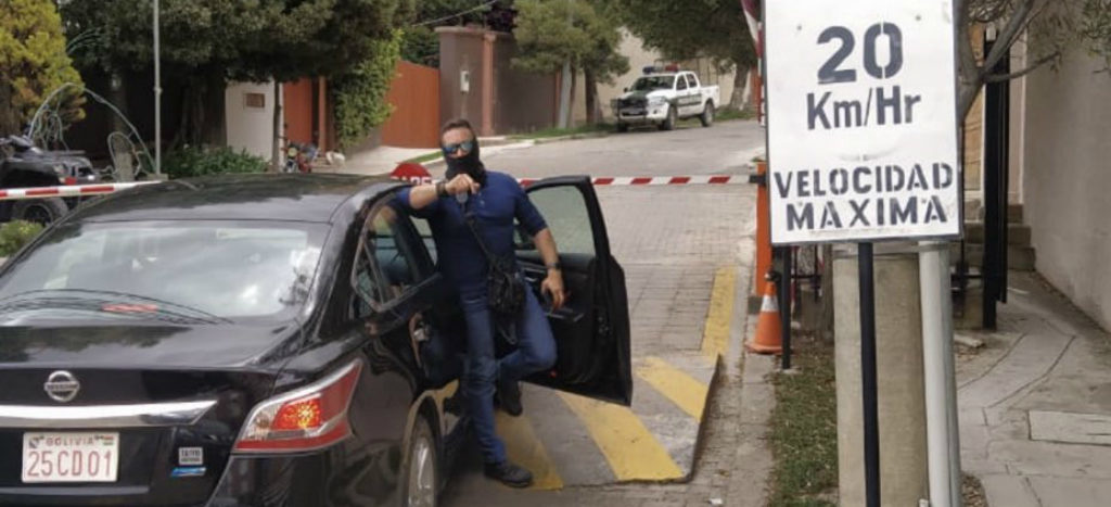 Dejan Bolivia seis funcionarios españoles tras incidente en Embajada de México