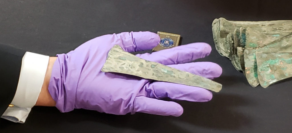 EU regresa a México casi 4 mil monedas antiguas