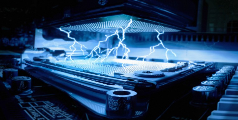 El ataque "Plundervolt" viola la seguridad de los chips con un shock en el sistema