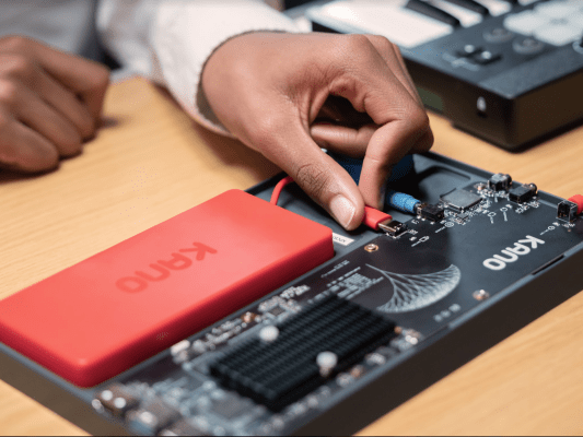 El inicio del dispositivo STEM centrado en los niños Kano ve despidos mientras pone el dispositivo electrónico de Disney en el hielo