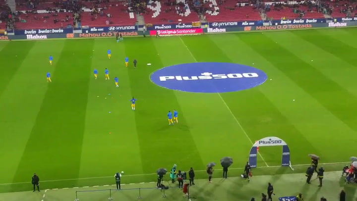 Insultos para Griezmann nada más pisar el césped del Atlético