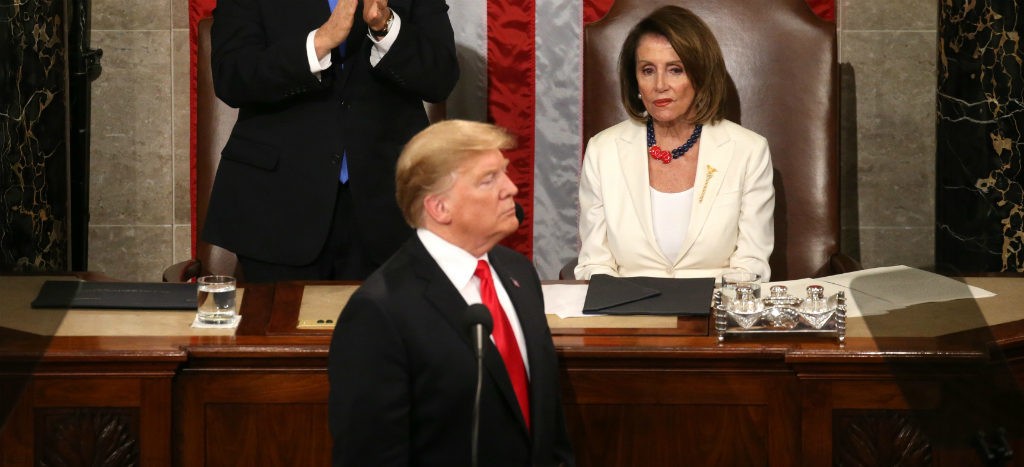 Mayoría de la Cámara de Representantes aprueba juicio político contra Trump: AP