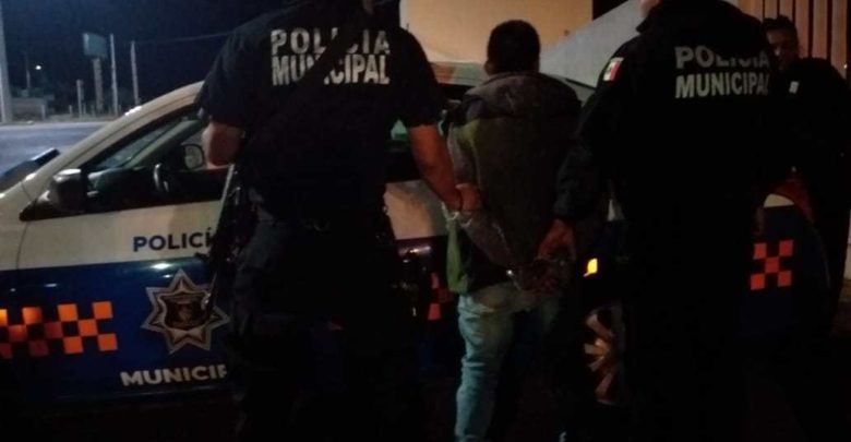 Narcomenudista protagoniza persecución policiaca, lo detienen con droga, en San Juan del Río
