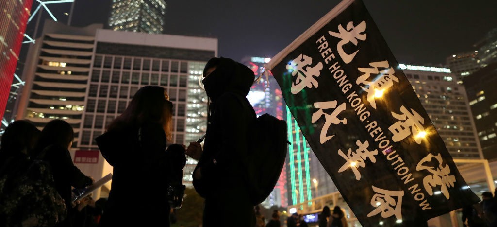 Policía de Hong Kong congela fondos de organismo que apoya protestas a favor de la democracia