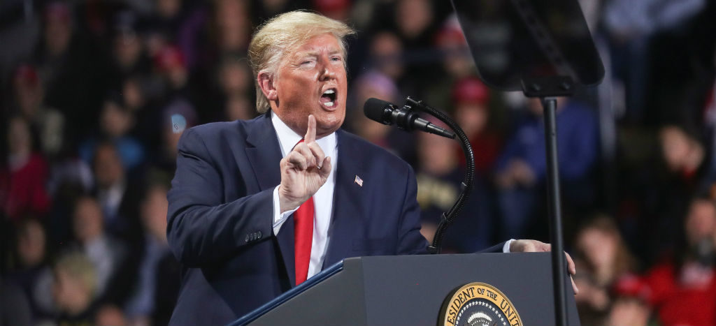 Trump denuncia “acoso presidencial” tras aprobación de juicio político