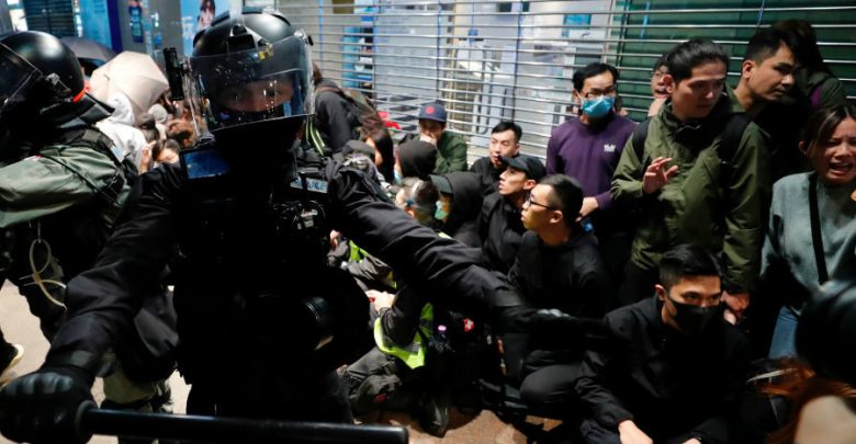 Arrestan a cientos de personas en Hong Kong durante mitin de Año Nuevo