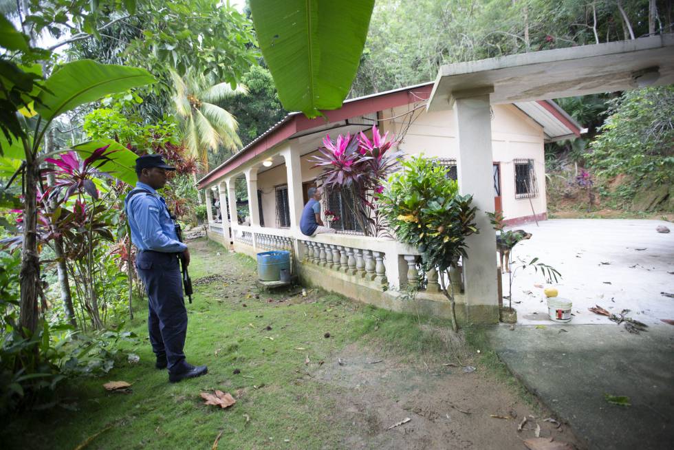 Policía DPI vigila la casa del abuelo de Enoc.