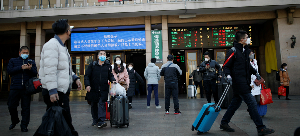 Aumenta a 212 los muertos por coronavirus en China