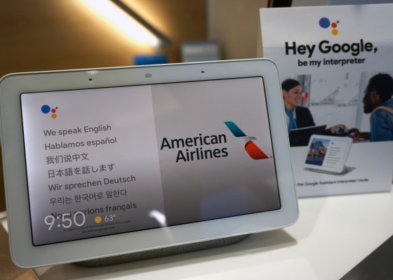 American Airlines comienza a probar Google Nest Hubs como traductores en sus salones
