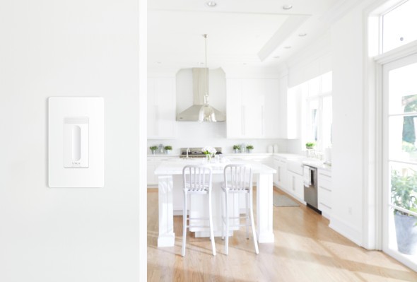 Brilliant agrega un interruptor de atenuación y un enchufe inteligente a su ecosistema de hogar inteligente