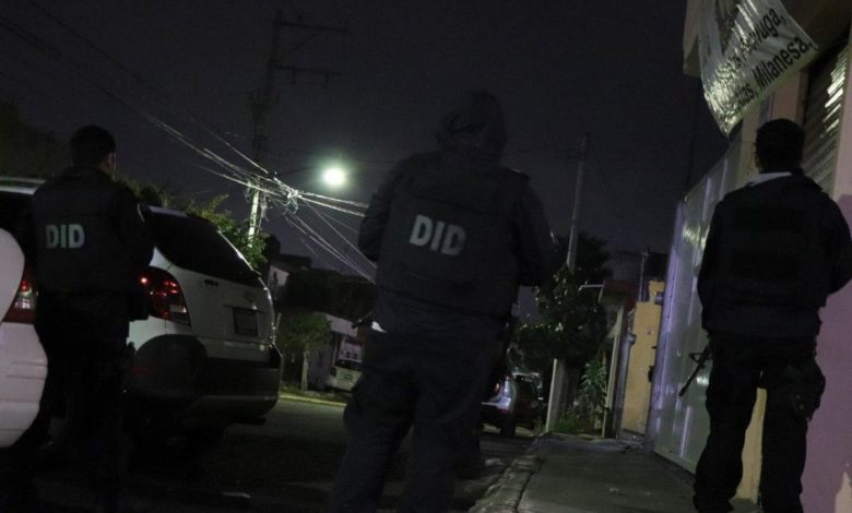 Caen «El Güero” y el “Cholo”, fueron detenidos por robo a gasolineras en Santa Rosa Jáuregui, catean sus domicilios