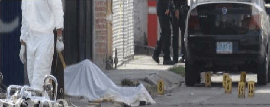 Ejecutan a balazos a policía municipal, hombres armados lo atacan al terminar su turno, en Celaya