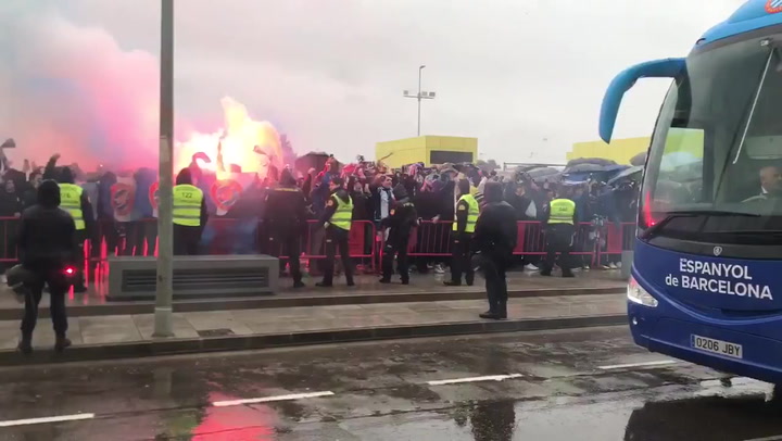 Miles de 'pericos' animaron a su equipo en Villarreal Miles de 'pericos' animaron a su equipo en Villarreal