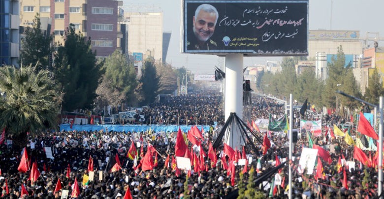 Estampida en funeral de general Soleimani deja al menos 35 muertos