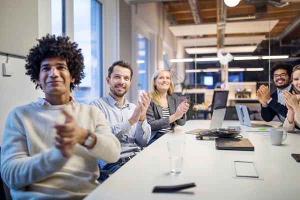 Estudio asocia frecuencia, calidad de informes mensuales con éxito de inicio