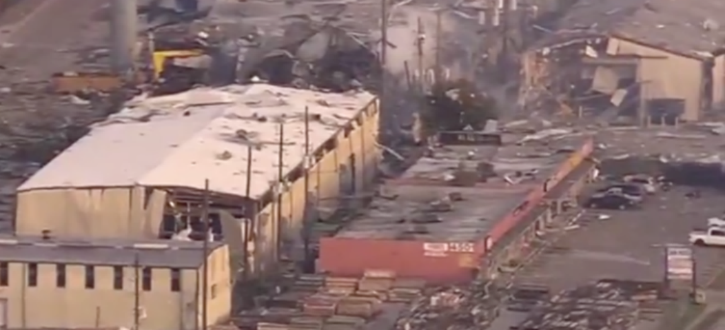 Explosión en Houston deja al menos dos muertos