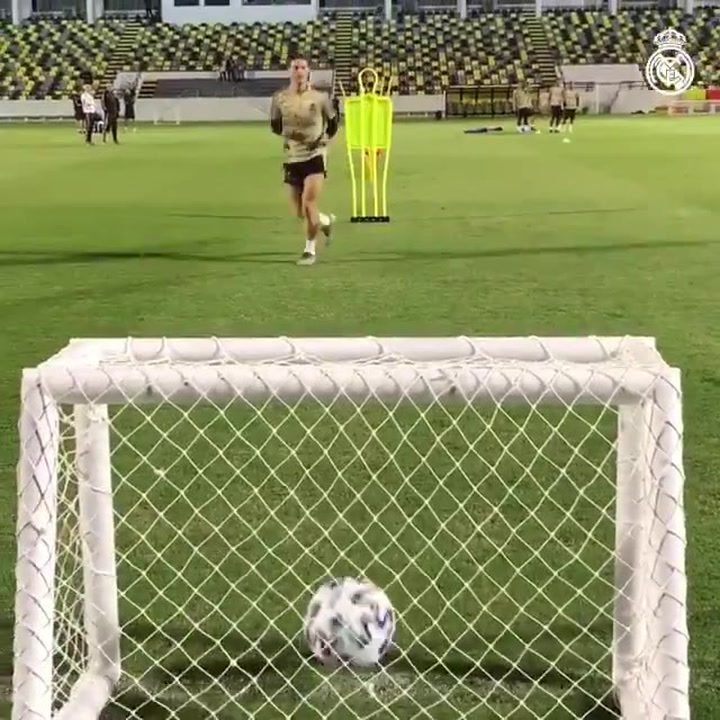 El Real Madrid afina la puntería mientras espera rival en la final de la Supercopa