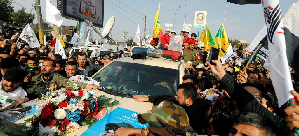 Miles de iraquíes despiden a Qasem Soleimani durante procesión en Bagdad