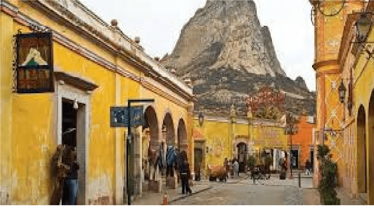 Muere turista al caer de La Peña de Bernal, sufre fuerte caída el alpinista