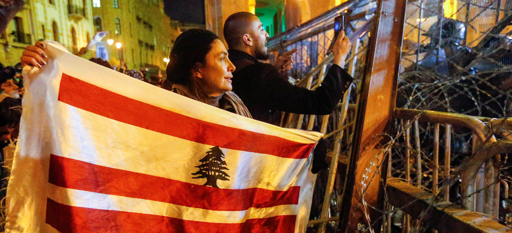 Presidente de Líbano convoca a reunión de seguridad tras protestas