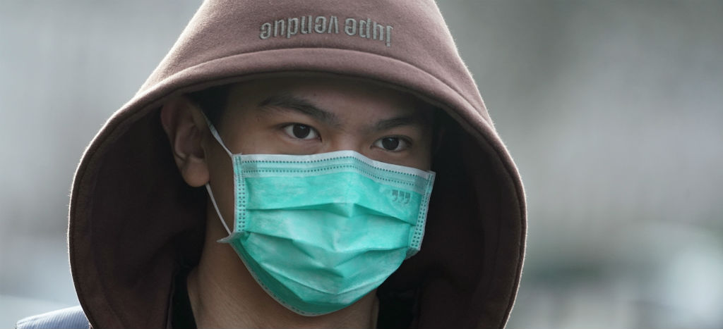 Primeros casos de coronavirus en Reino Unido e Italia; van 213 muertos