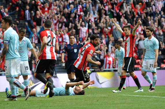 Raúl García marcó el segundo gol de la victoria frente al Celta (2-1), en San Mamés en mayo de 2016