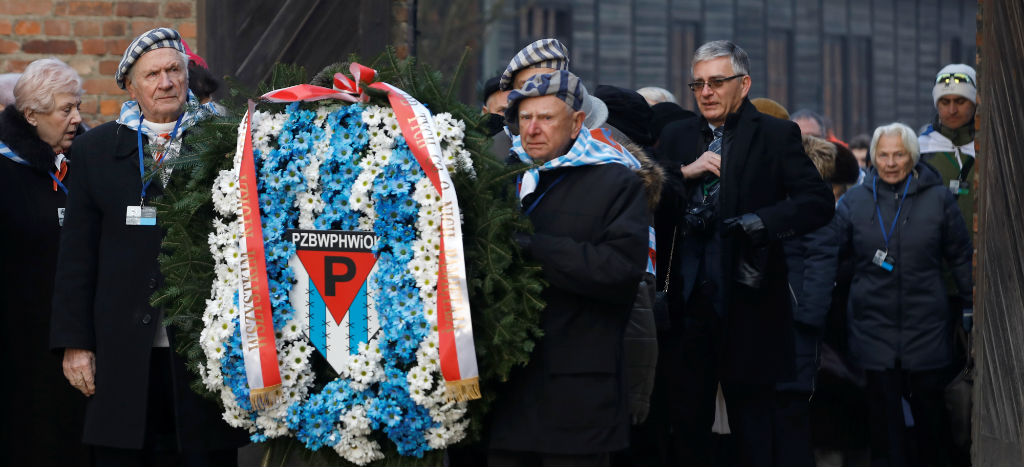 Sobrevivientes del Holocausto y líderes mundiales conmemoran aniversario de Auschwitz | Video