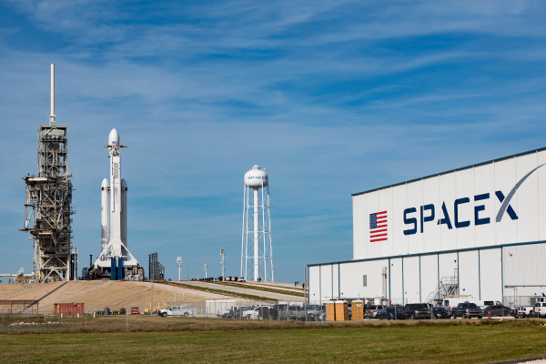 SpaceX advierte sobre la regulación de lanzamiento que supera la innovación
