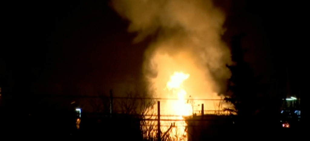 Un muerto y 6 heridos deja explosión en planta química de Tarragona, España | Videos