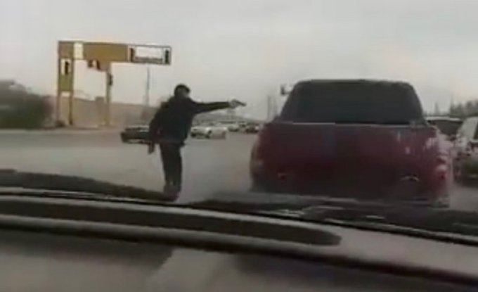 VIDEO FUERTE: Sicarios graban ejecución a “sangre fría” contra conductor de camioneta y acompañante