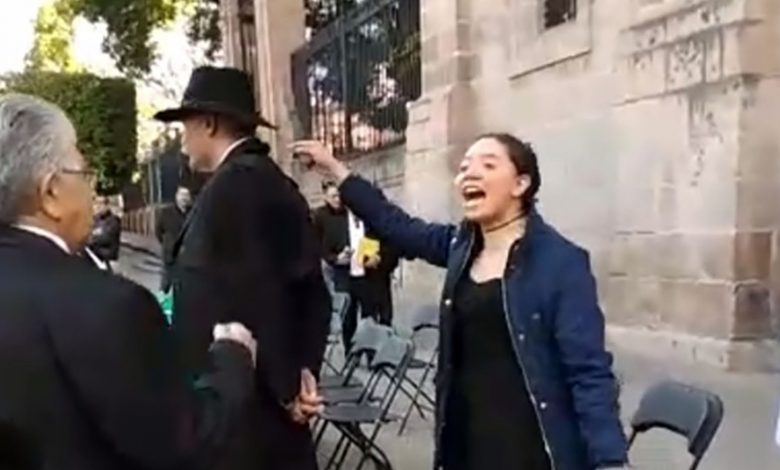 Video: Joven mujer acusa a Doctor Mireles de Pederasta y la golpean