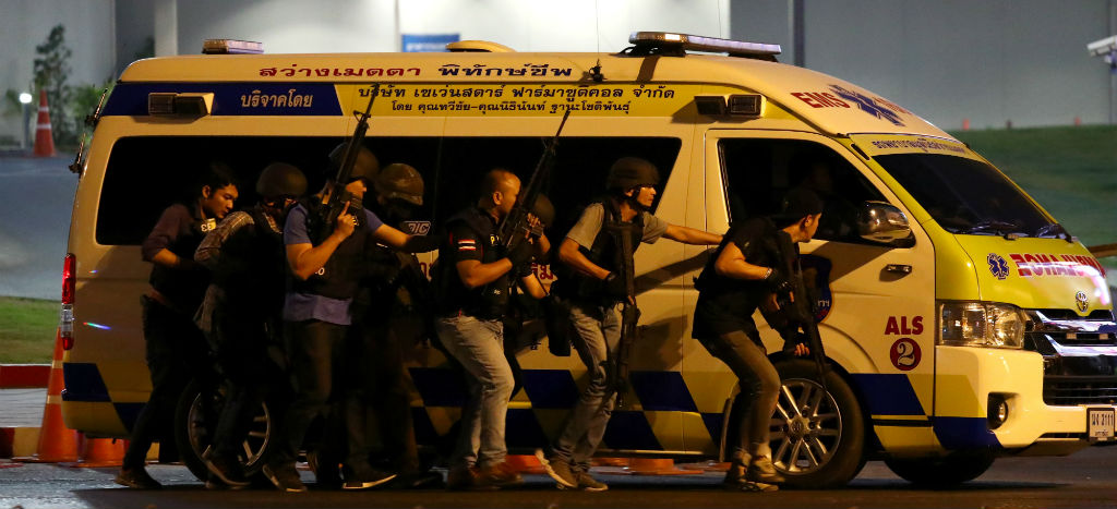 Un soldado mata al menos a 20 personas en un centro comercial en Tailandia | Video