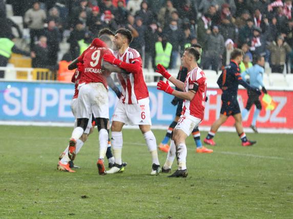 Sivasspor Yatabaré es el máximo goleador del Sivasspor (9 tantos), líder de la Liga turca