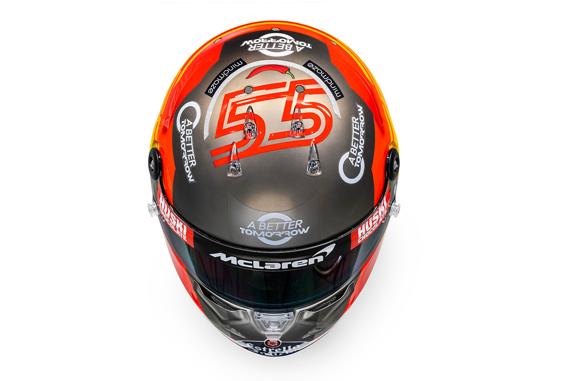 El nuevo casco de Carlos Sainz
