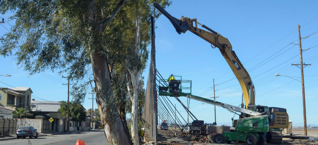 Trump busca desviar 3 mil 800 mdd para el muro con México