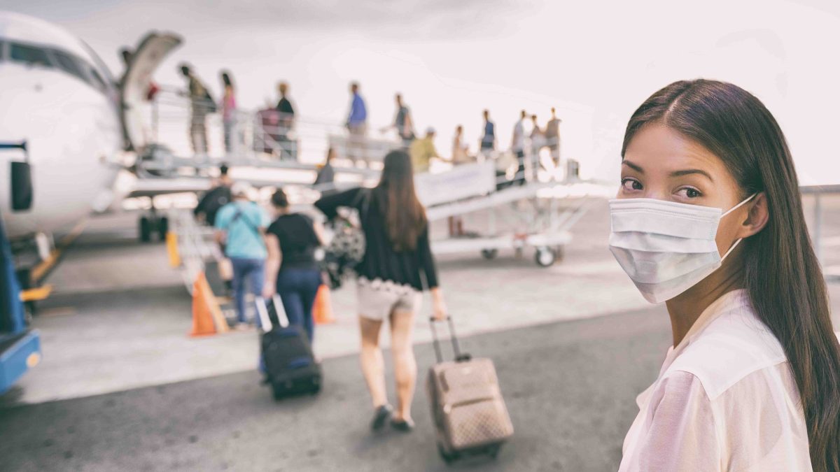 Dos multinacionales restringen viajes de sus empleados por el coronavirus